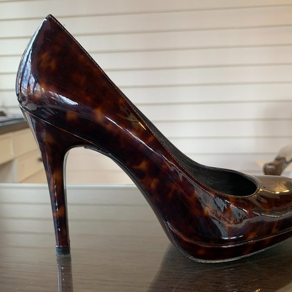STUART WEITZMAN Tortoise Shell Patent Leather Pumps - Picture 7 of 9